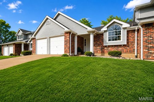 13305 Woodlake Village Ct E, Saint Louis, MO, 63141-6070 | Card Image