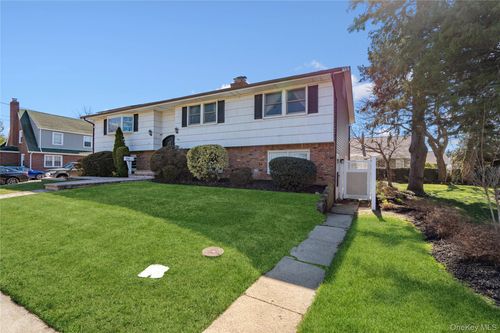 445 S Wellwood Ave, Lindenhurst, NY, 11757-4908 | Card Image