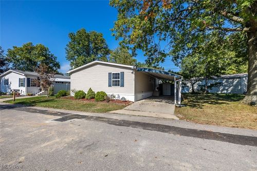 26 Van Ess Dr, Olmsted Twp, OH, 44138-2947 | Card Image