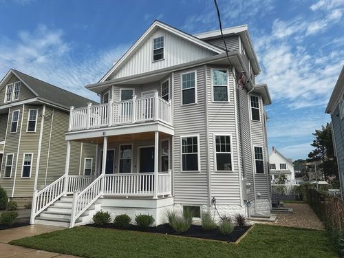 10 Lewis St, Medford, MA, 02155-2629 | Card Image