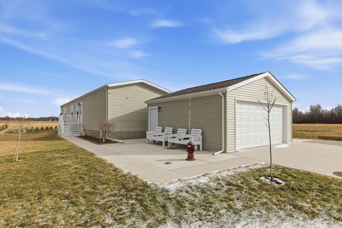 284 Rosebud Ct, Port Huron, MI, 48060-4928 | Card Image