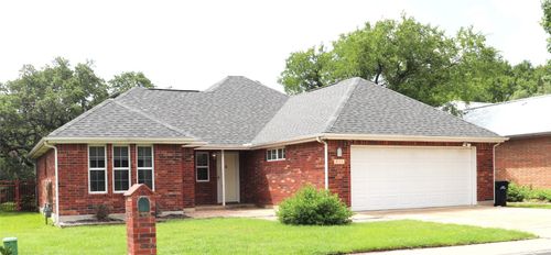 211 Fox Xing, Burnet, TX, 78611-3522 | Card Image