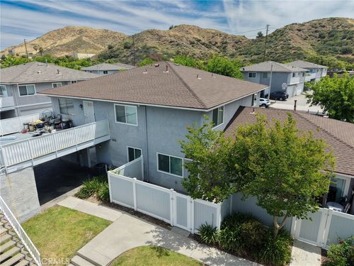 28059 Robin Ave, Saugus, CA, 91350-2042 | Card Image