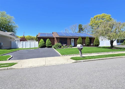 150 Glenmere Way, Islip, NY, 11741 | Card Image