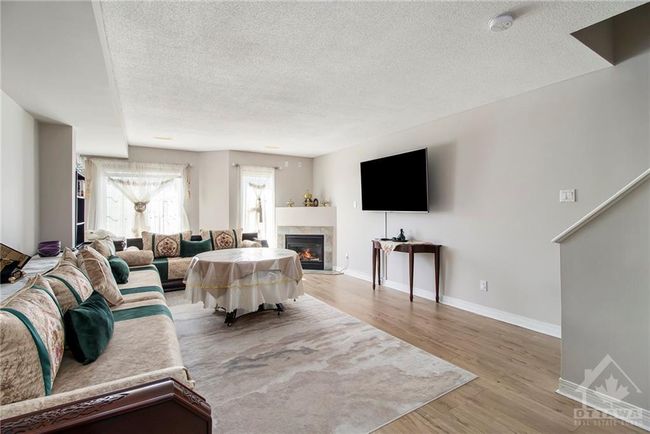 872 Longfields Dr, Condo with 2 bedrooms, 3 bathrooms and 1 parking in Ottawa ON | Image 4