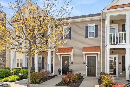 32 Michael Ln, East Islip, NY, 11730-1493 | Card Image