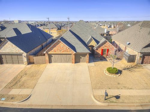 15925 James Thomas Ct, Edmond, OK, 73013-9236 | Card Image