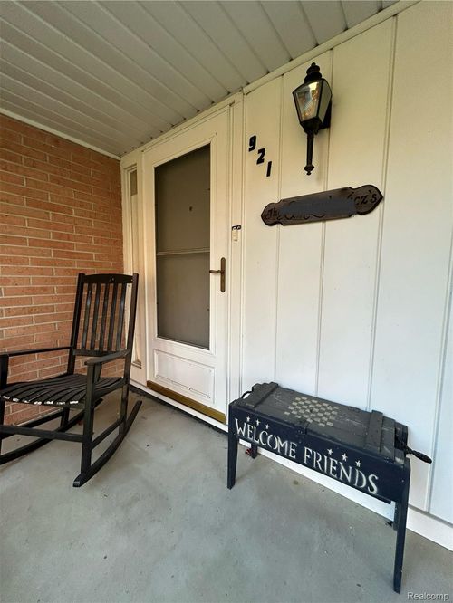 921 Saginaw St, Vassar, MI, 48768-1173 | Card Image