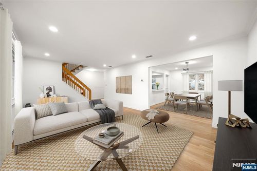 31 Hooks Ln, Edgewater, NJ, 07020-1507 | Card Image