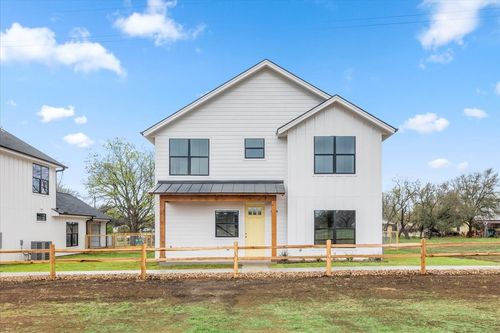 205 N Avenue N, Johnson City, TX, 78636-5516 | Card Image