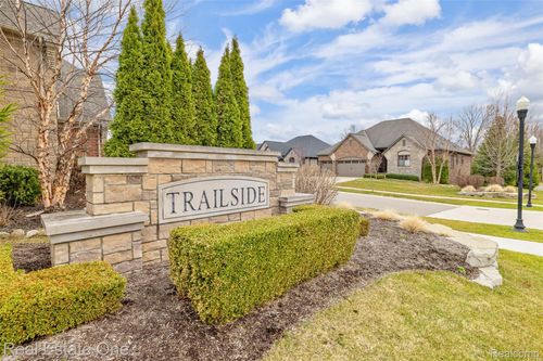1954 Westridge Dr, Utica, MI, 48316-3308 | Card Image