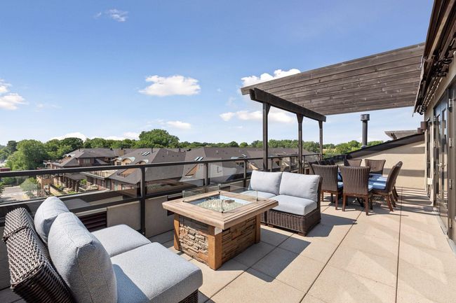 5th floor club room with west facing balcony | Image 31