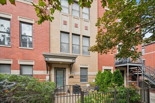 634 W Oak St, Chicago, IL, 60610-7298 | Card Image