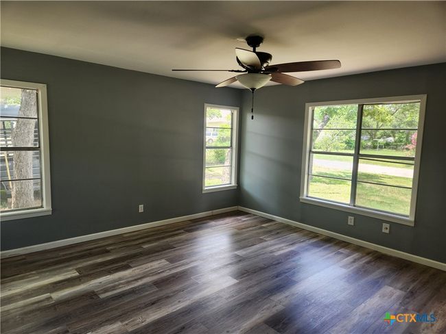 325 Montgomery St, House other with 3 bedrooms, 1 bathrooms and null parking in Yoakum TX | Image 10