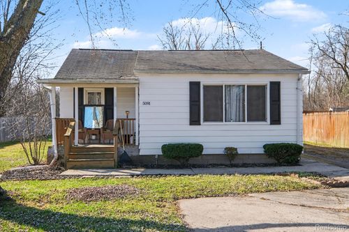 5091 W Carpenter Rd, Flint, MI, 48504-1053 | Card Image