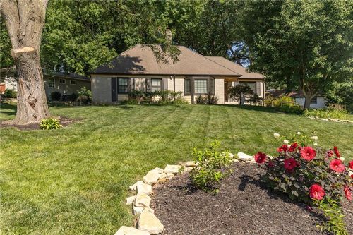 4934 Howe Dr, Roeland Park, KS, 66205-1463 | Card Image
