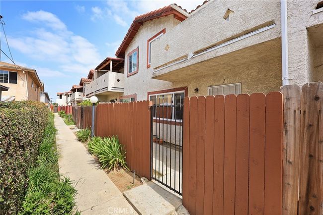 APT-2 - 915 Carob Way, Condo with 3 bedrooms, 3 bathrooms and 2 parking in Montebello CA | Image 5