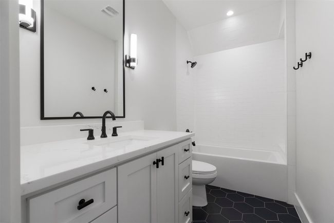 Full guest bathroom | Image 25