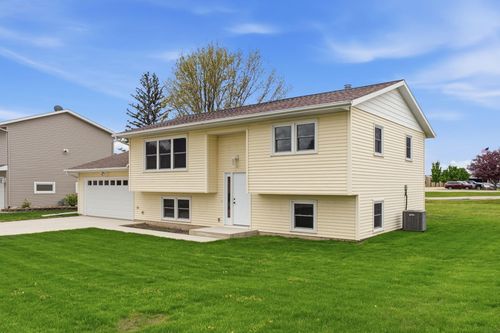 1 S Western Avenue, New Hampton, IA, 50659 | Card Image