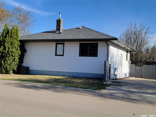 4812 Post St, Macklin, SK, S0L2C0 | Card Image