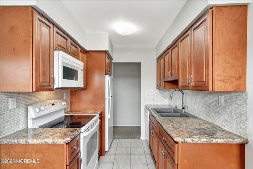 f-43 Manchester Ct, Freehold, NJ, 07728-3249 | Card Image