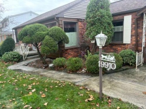 19910 Parkside St, Saint Clair Shores, MI, 48080-3364 | Card Image