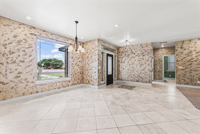 806 Sw 7 Th St, House other with 3 bedrooms, 2 bathrooms and 2 parking in Seminole TX | Image 4