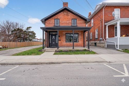 118 East St, Napanee, ON, K7R1S6 | Card Image