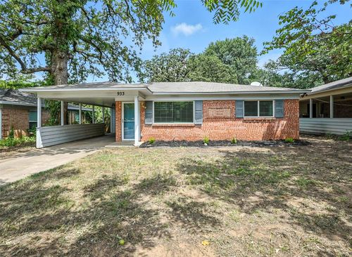 933 W Ford St, Denison, TX, 75020-6930 | Card Image