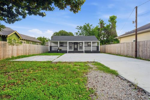 321 Reid St, Houston, TX, 77022-5940 | Card Image