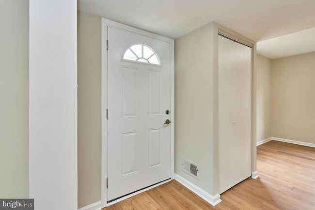 8321 Irongate Way, Townhouse with 3 bedrooms, 3 bathrooms and null parking in MANASSAS VA | Image 6