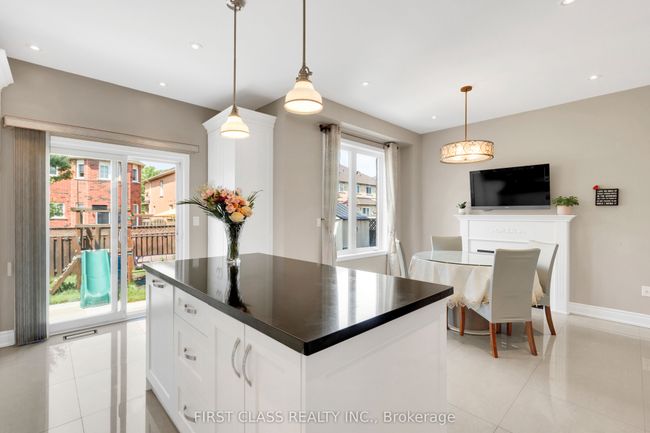 12 Charles Sturdy Rd, House attached with 4 bedrooms, 3 bathrooms and 1 parking in Markham ON | Image 7