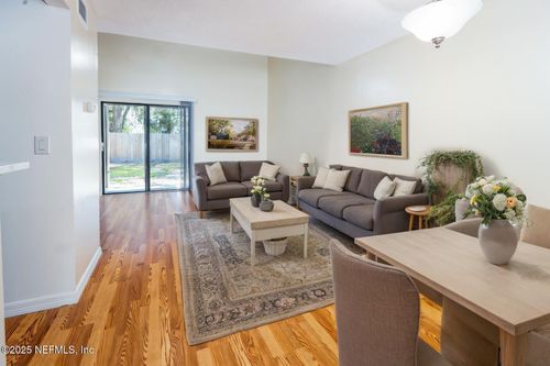 8331 Pineverde Ln, JACKSONVILLE, FL, 32244-5253 | Card Image