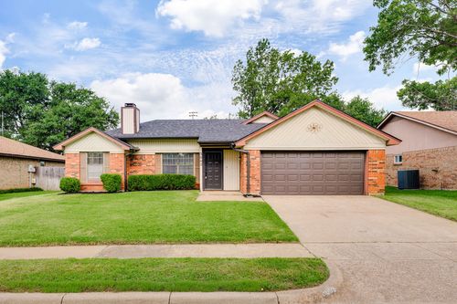 3005 Richwood Cir, Bedford, TX, 76021-3505 | Card Image