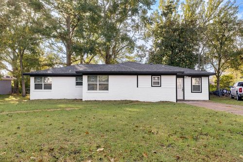 204 Cedarview Dr, Palestine, TX, 75803-5608 | Card Image