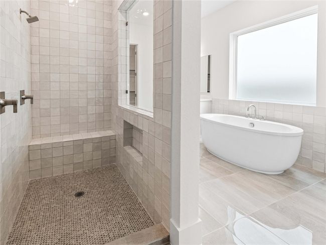 Pomona_Executive_Veronica_72_Master Bath_03 | Image 26