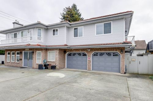 7688 16 Th Avenue, House other with 6 bedrooms, 3 bathrooms and 6 parking in Burnaby BC | Card Image