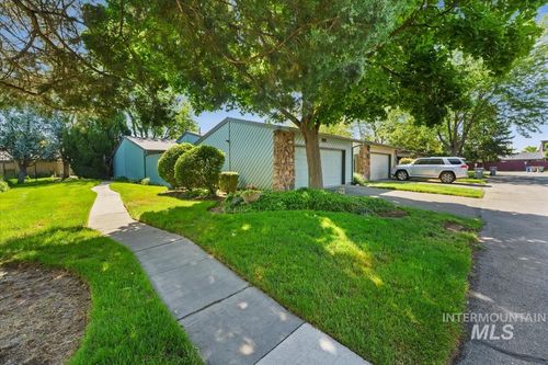 7123 W Cascade Dr, Boise, ID, 83704-8633 | Card Image