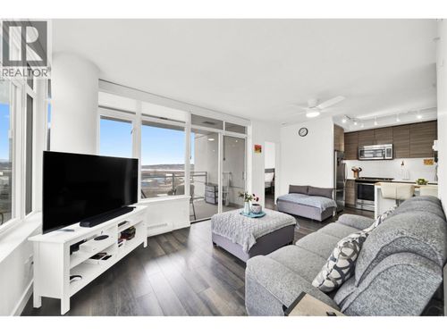 307-200 Nelson'S Cres, New Westminster, BC, V3L0H4 | Card Image