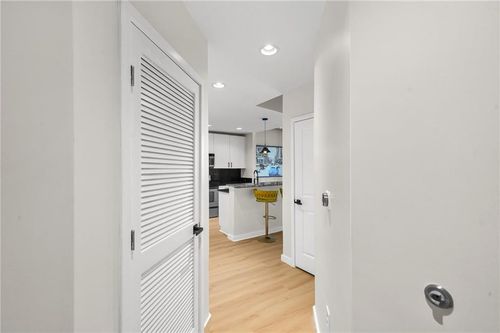 1702-250 Pharr Rd Ne, Atlanta, GA, 30305-2280 | Card Image