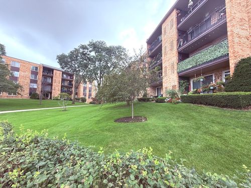 438-502 W Huntington Commons Rd, Mount Prospect, IL, 60056-5256 | Card Image