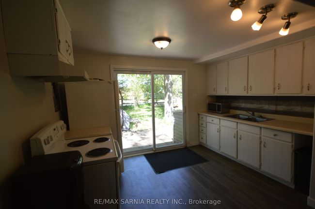 6208 London Rd, House other with 2 bedrooms, 1 bathrooms and null parking in Kettle And Stony Point Fn ON | Image 9