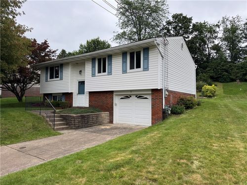 111 Treeview Dr, Moon/Crescent Twp, PA, 15108 | Card Image