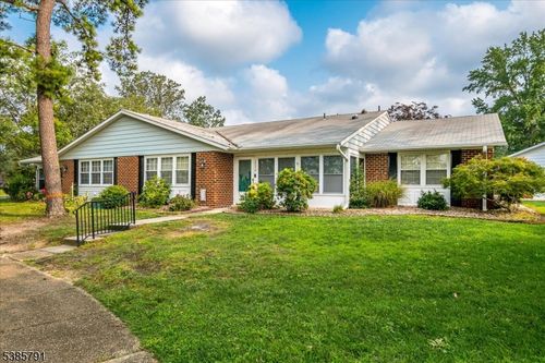 1052 Shetland Dr, Lakewood, NJ, 08701 | Card Image