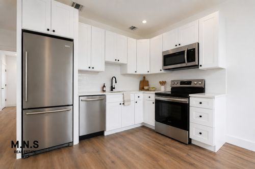 1-20-14 41st Street, New York City, NY, 11105 | Card Image
