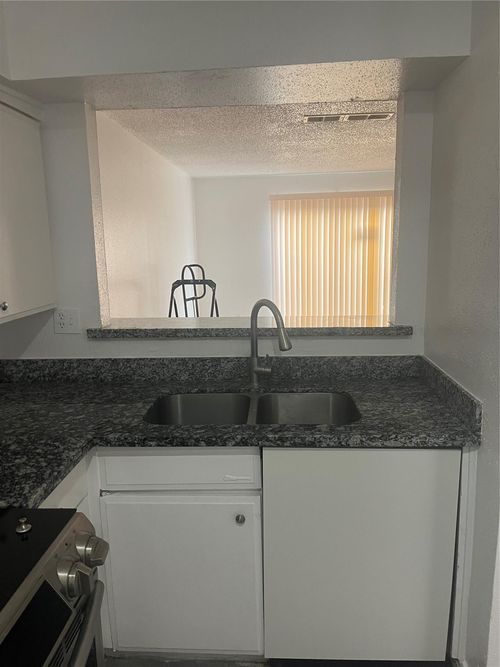 apt-17-1220 Shadowdale Dr, Houston, TX, 77043-4253 | Card Image