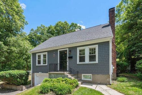 71 Capen St, Milton, MA, 02186-1747 | Card Image