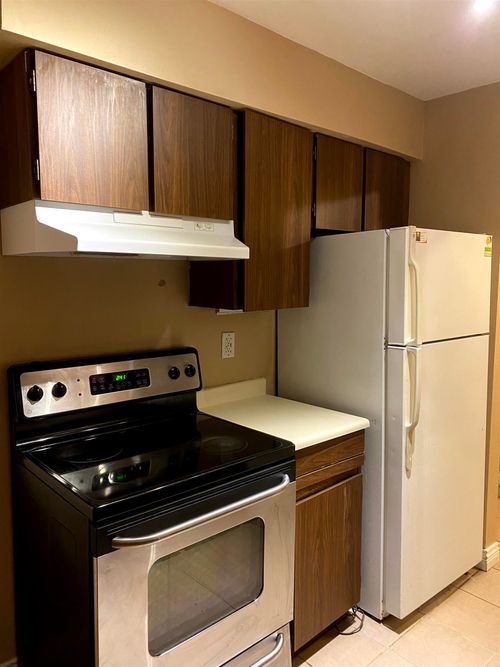 515-9867 Manchester Dr, Burnaby, BC, V3N4P6 | Card Image