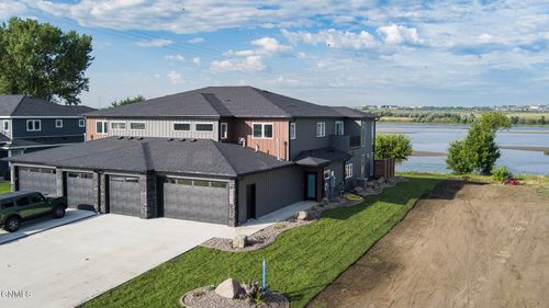 5834 Misty Waters Dr, Bismarck, ND, 58503-9336 | Card Image