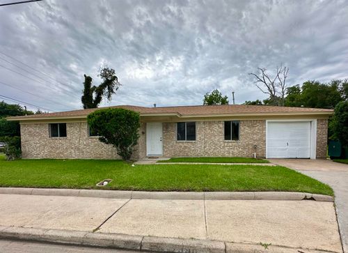 2390 Sarah St, Beaumont, TX, 77705-3236 | Card Image
